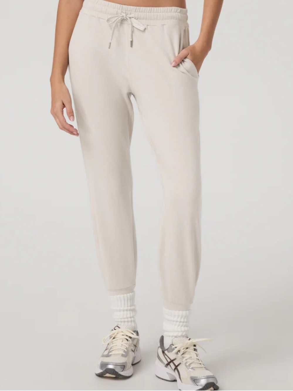 Vuori Performance Jogger
Ecru Heather
Size Small
